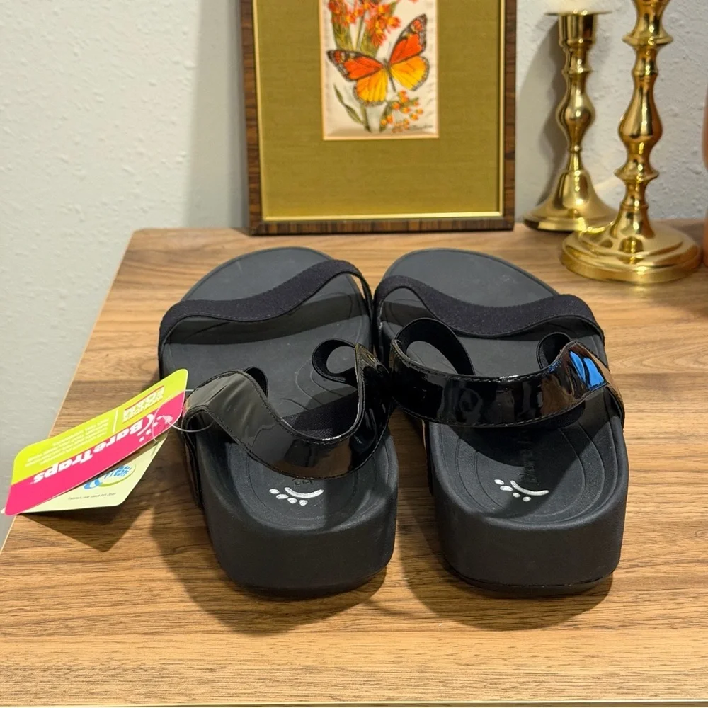 BareTraps NWT Size 11 Gazelle Platform Slip On Sandals Casual Support Comfort